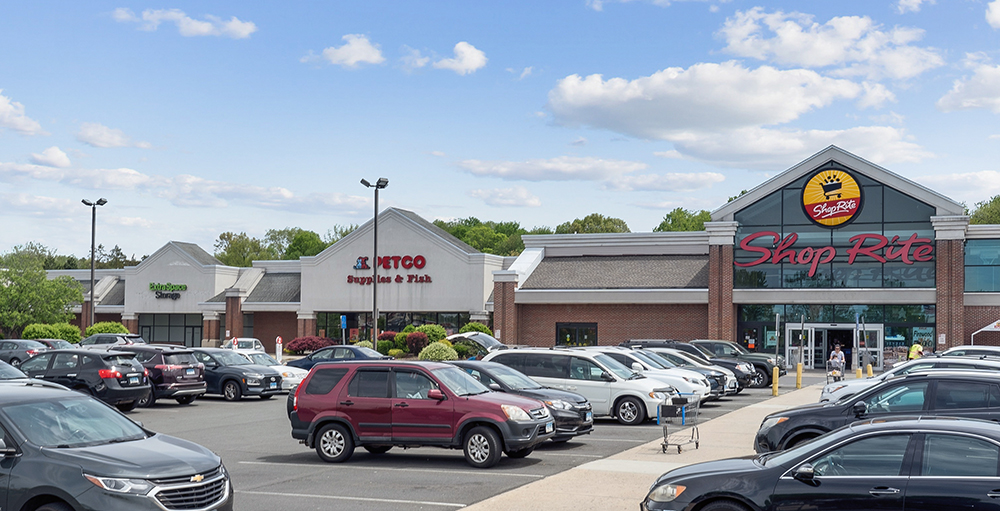 CBRE completes sale of 115,000 s/f grocery-anchored shopping center